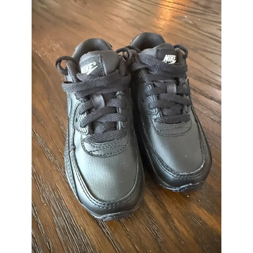 Nike Air Max 90 Sneakers Kids 11C Black Excellent Leather Low Top CD6867-001